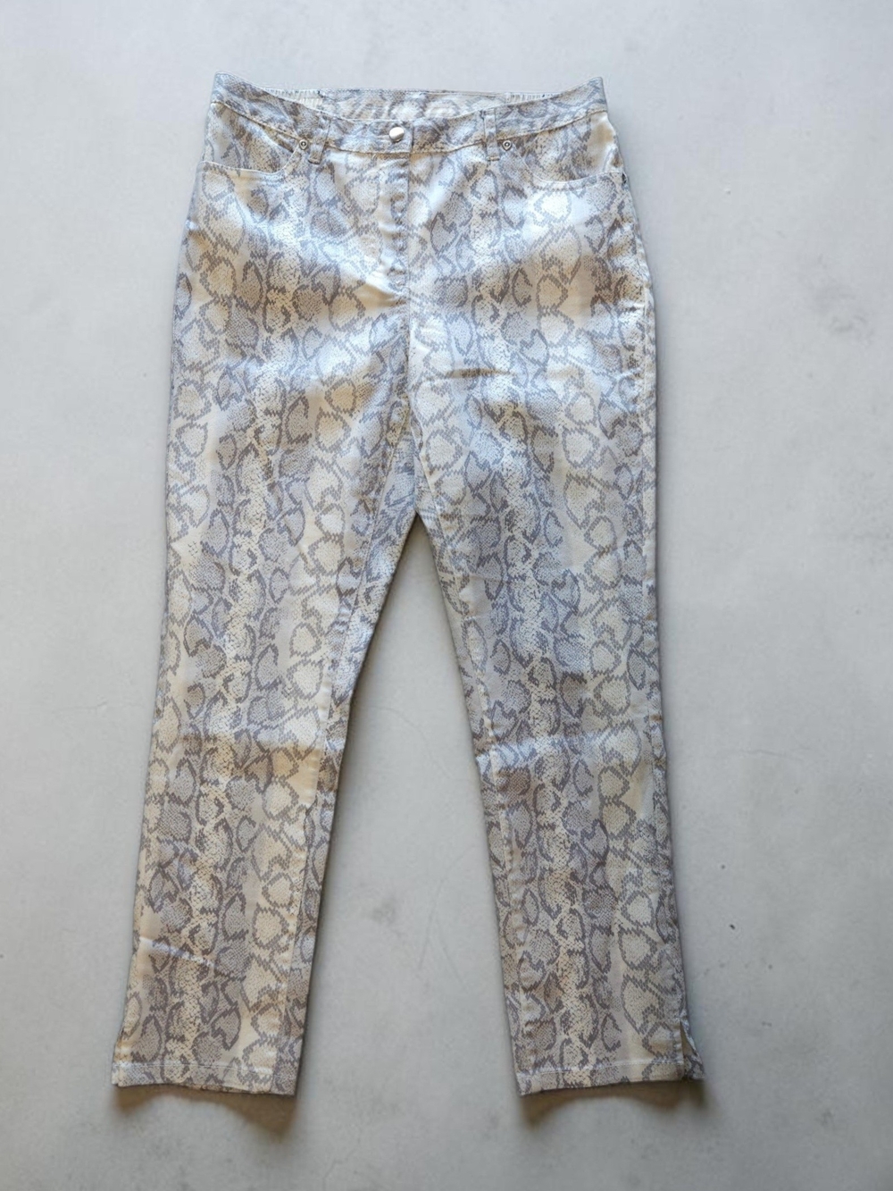 hearts of palm Snake-Print Pants in Gray and Cream